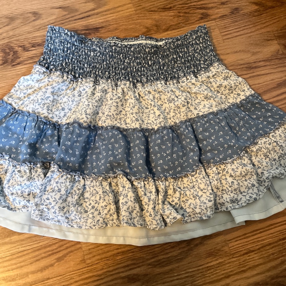 American Eagle flowery mini skirt